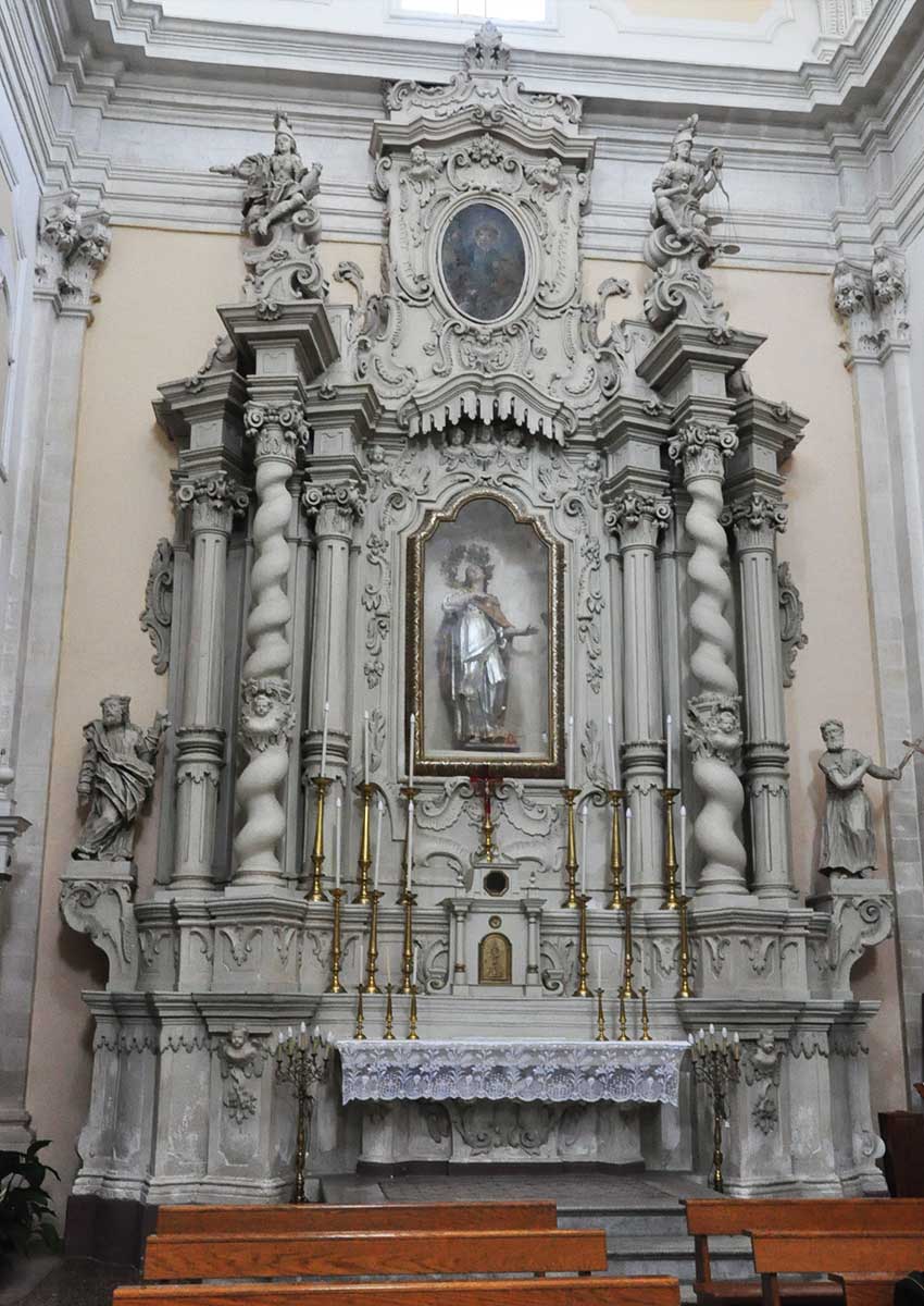 Altari lapidei nella Chiesa Maria SS. Annunziata a Castro